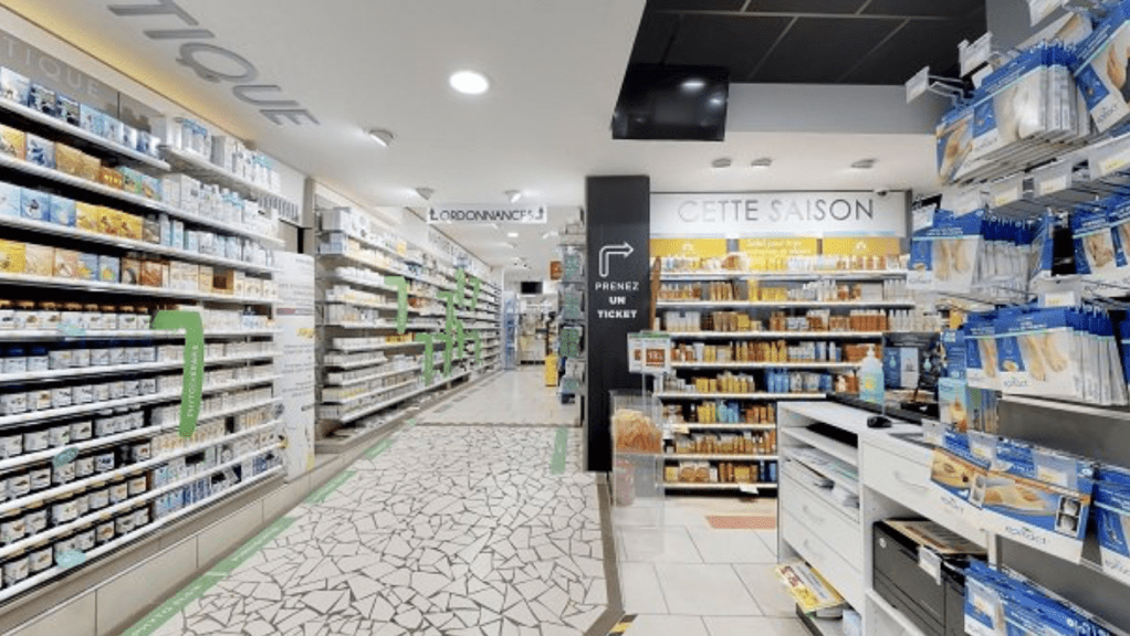 Agencement pharmacie de la Poste Aix-les-Bains © Proexpace Agencement pharmacie de la Poste Aix-les-Bains © Proexpace