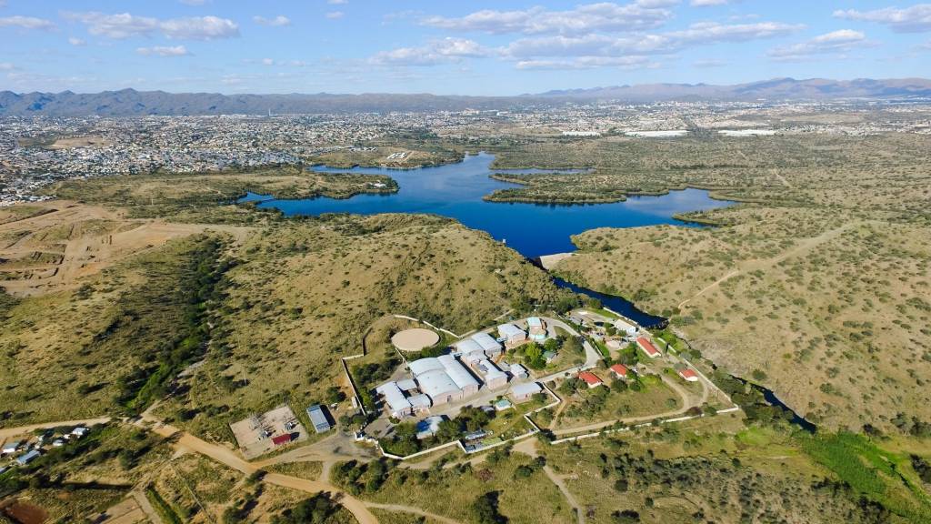Cette station de traitement des eaux usées industrielles d’Ujams, au nord de la capitale Windhoek, représente une infrastructure clé pour la Namibie, l’un des pays les plus arides du monde avec des précipitations moyennes de 250 mm par an. - © Veolia Cette station de traitement des eaux usées industrielles d’Ujams, au nord de la capitale Windhoek, représente une infrastructure clé pour la Namibie, l’un des pays les plus arides du monde avec des précipitations moyennes de 250 mm par an. - © Veolia
