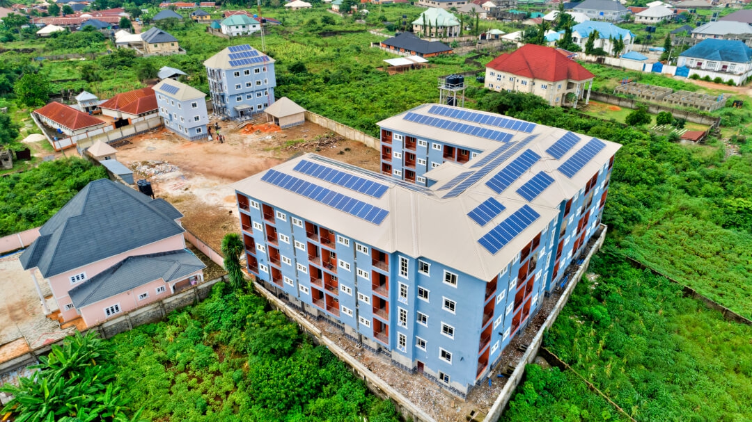 Adamma hostel, un foyer pour étudiants nigérians ayant bénéficié des mini-grids solaires d'Arnergy Solar - © Arnergy Solar