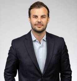 Investec promeut et s'étoffe
