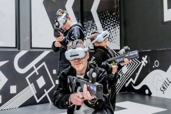 Eva agrandit son terrain de jeu