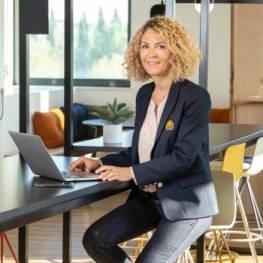 Stéphanie Olié, Van Lys Bank Stéphanie Olié, Van Lys Bank