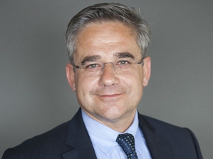 Alain Esnault, Apicap