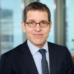 Julien Martinet, Hogan Lovells